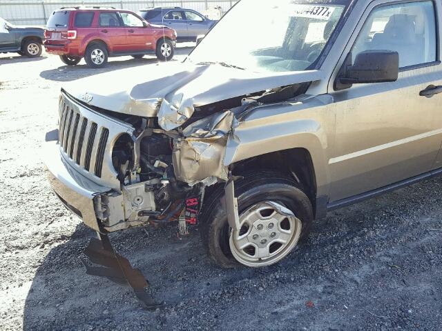 1J8FT28027D358360 - 2007 JEEP PATRIOT SP GOLD photo 9