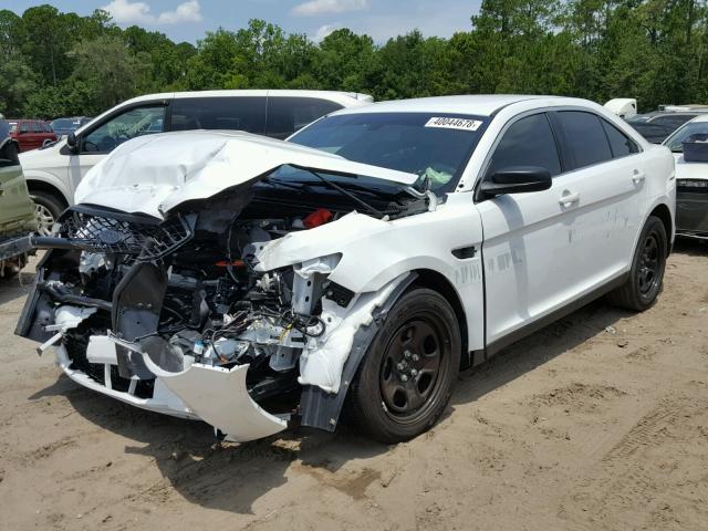 1FAHP2L82HG140149 - 2017 FORD TAURUS POL WHITE photo 2