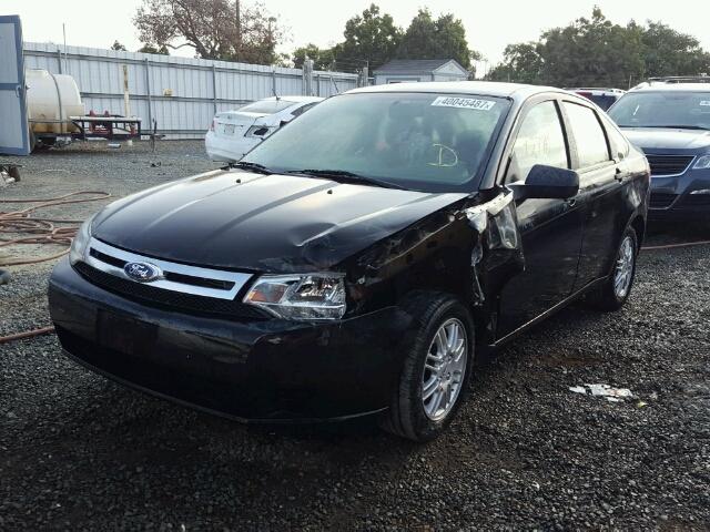 1FAHP3FNXAW265886 - 2010 FORD FOCUS BLACK photo 2