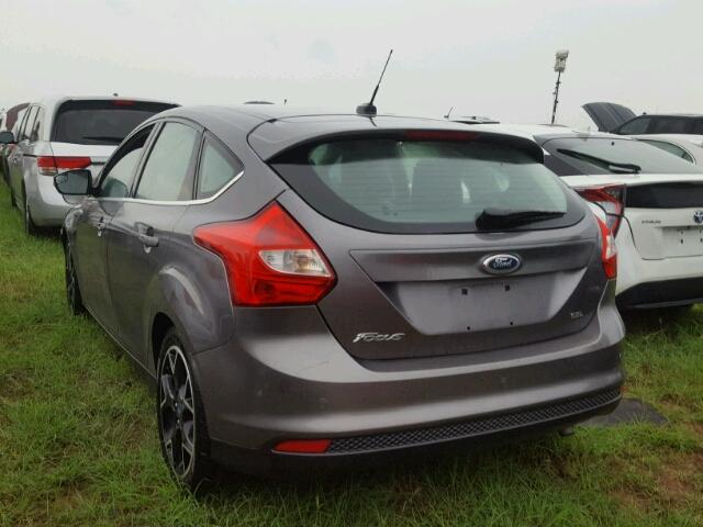 1FAHP3M21CL176950 - 2012 FORD FOCUS GRAY photo 3