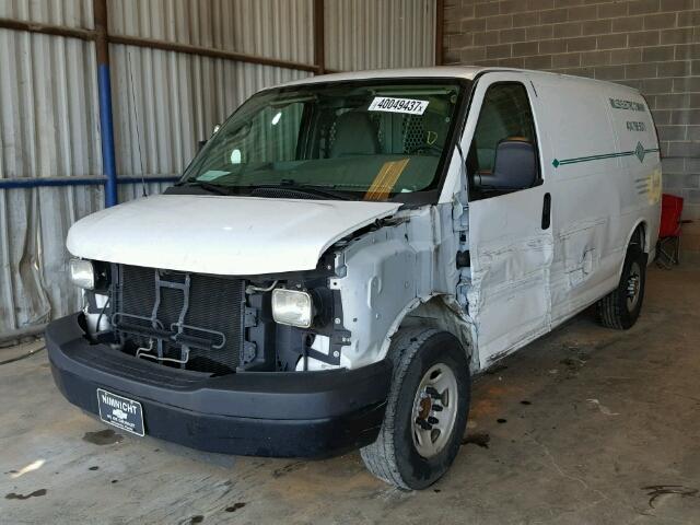 1GCWGFCA0D1116456 - 2013 CHEVROLET EXPRESS G2 WHITE photo 2