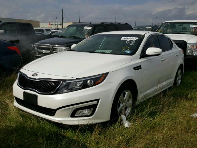 KNAGM4A78F5641380 - 2015 KIA OPTIMA LX WHITE photo 2