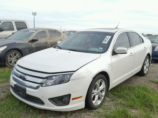 3FAHP0HA6CR272882 - 2012 FORD FUSION WHITE photo 2