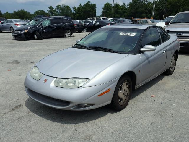 1G8ZY147X2Z296084 - 2002 SATURN SC2 SILVER photo 2