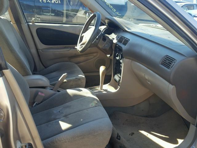 1Y1SK5289YZ410205 - 2000 CHEVROLET GEO PRIZM 金色 照片 5