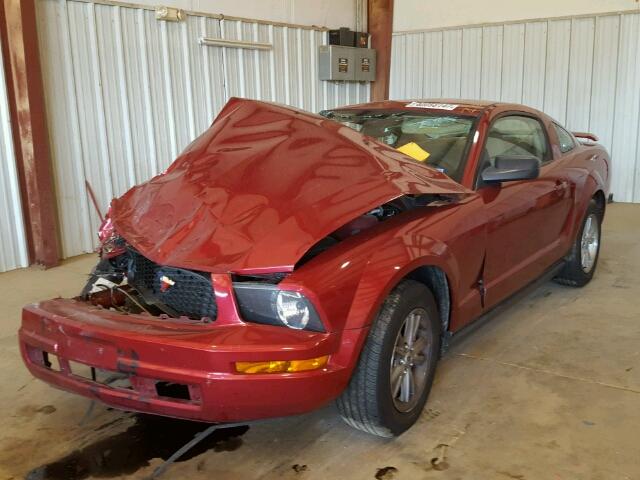 1ZVFT80N665140221 - 2006 FORD MUSTANG MAROON photo 2