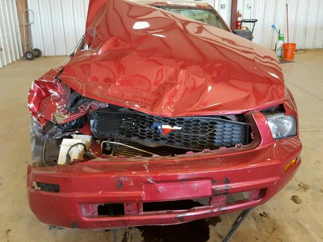 1ZVFT80N665140221 - 2006 FORD MUSTANG MAROON photo 7