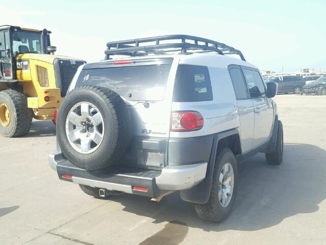 JTEZU11F670018108 - 2007 TOYOTA FJ CRUISER SILVER photo 4