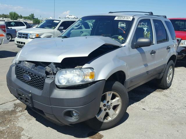 1FMYU93186KC23797 - 2006 FORD ESCAPE SILVER photo 2