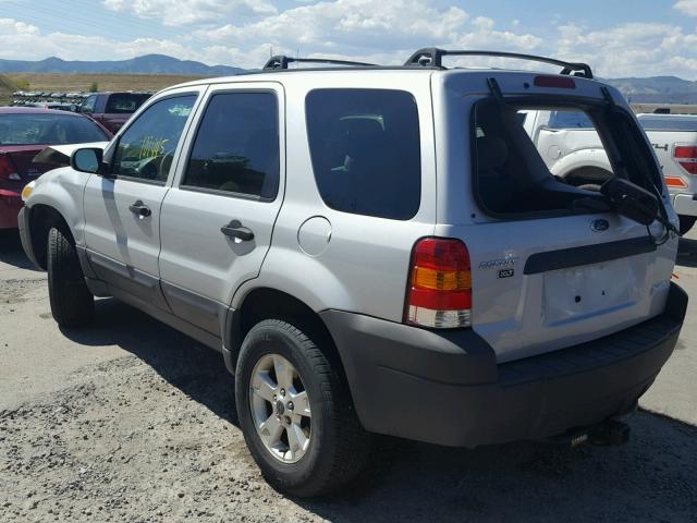 1FMYU93186KC23797 - 2006 FORD ESCAPE SILVER photo 3