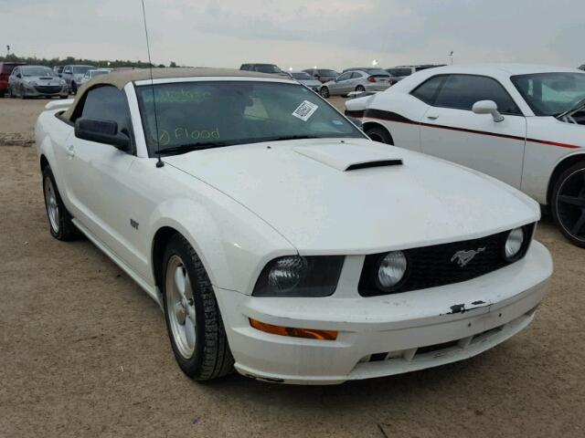 1ZVFT85H975308616 - 2007 FORD MUSTANG WHITE photo 1