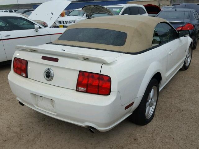 1ZVFT85H975308616 - 2007 FORD MUSTANG WHITE photo 4