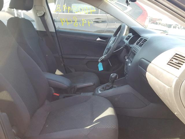 3VW2K7AJ3EM352767 - 2014 VOLKSWAGEN JETTA BASE Մոխրագույն լուսանկար 5