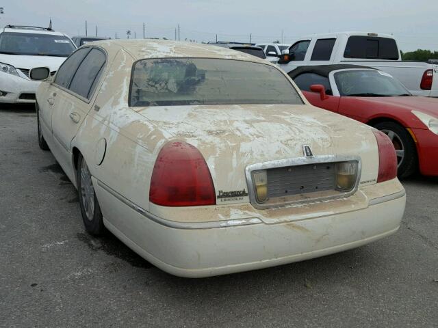 1LNHM82V46Y610598 - 2006 LINCOLN TOWN CAR S WHITE photo 3