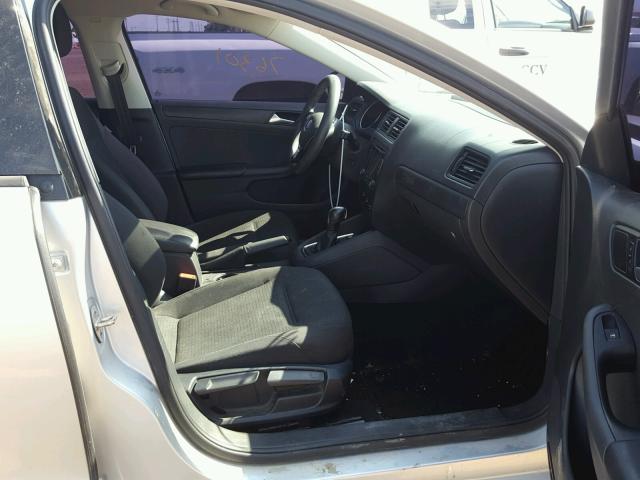 3VW2K7AJ1FM217031 - 2015 VOLKSWAGEN JETTA BASE 银色 照片 5