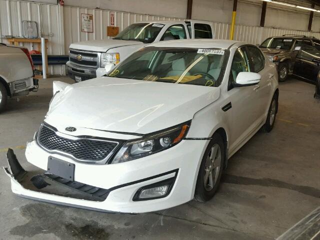 KNAGM4A74F5659195 - 2015 KIA OPTIMA LX WHITE photo 2