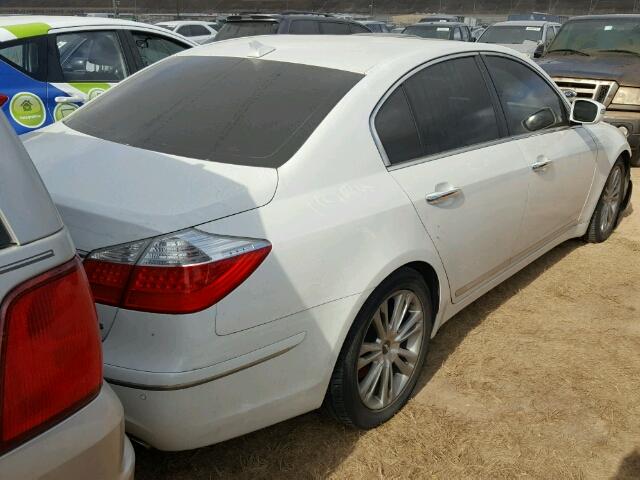 KMHGC4DF7BU132319 - 2011 HYUNDAI GENESIS 4. WHITE photo 4