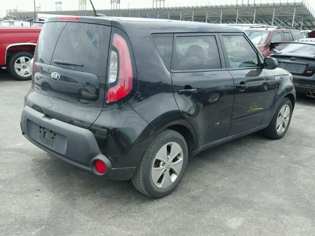 KNDJN2A28F7772750 - 2015 KIA SOUL BLACK photo 4