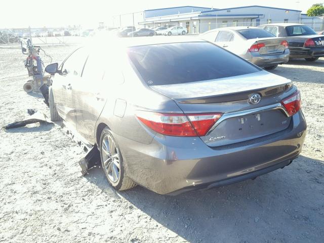 4T1BF1FK5FU886626 - 2015 TOYOTA CAMRY LE 灰色 照片 3