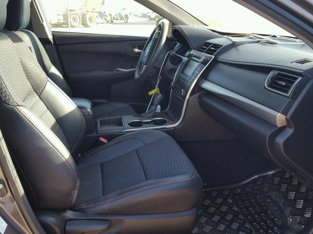 4T1BF1FK5FU886626 - 2015 TOYOTA CAMRY LE 灰色 照片 5