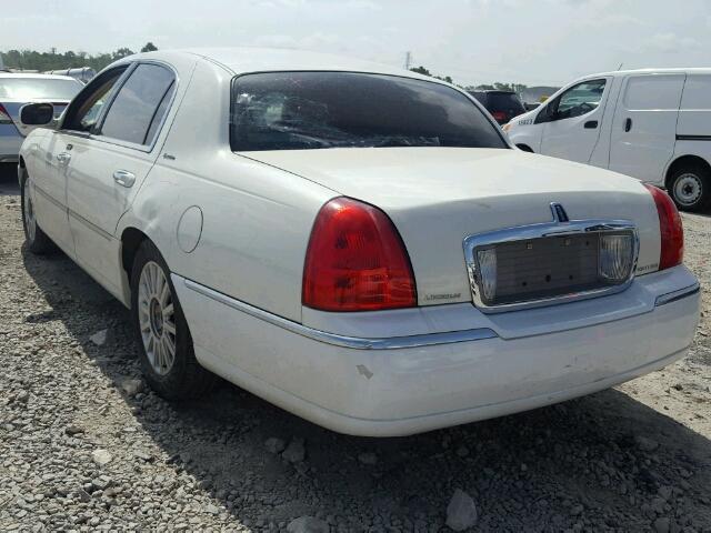 1LNHM81W13Y690870 - 2003 LINCOLN TOWN CAR E WHITE photo 3