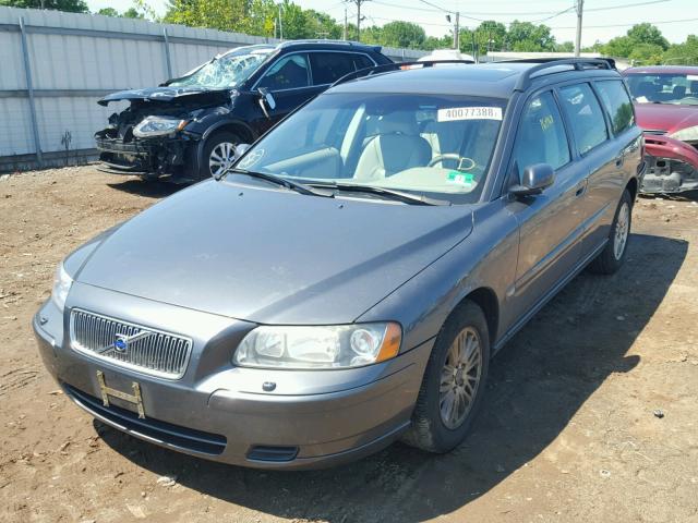 YV1SW612952494665 - 2005 VOLVO V70 GRAY photo 2