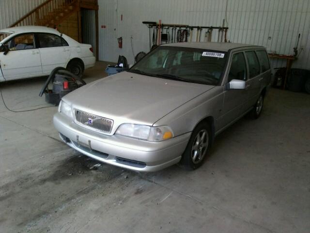 YV1LW61J0Y2711505 - 2000 VOLVO V70 BASE SILVER photo 2