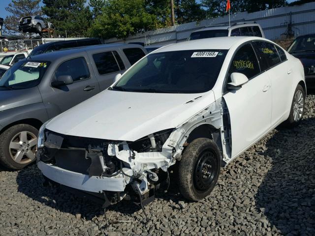 2G4GR5EK8C9121313 - 2012 BUICK REGAL WHITE photo 2