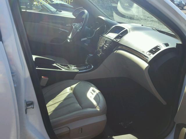 2G4GR5EK8C9121313 - 2012 BUICK REGAL WHITE photo 5