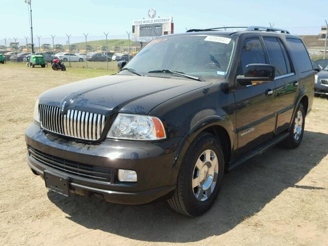 5LMFU27595LJ25010 - 2005 LINCOLN NAVIGATOR შავი ფოტო 2