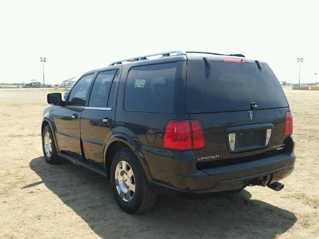 5LMFU27595LJ25010 - 2005 LINCOLN NAVIGATOR შავი ფოტო 3