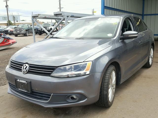 3VWL07AJ8EM335067 - 2014 VOLKSWAGEN JETTA SEL GRAY photo 2