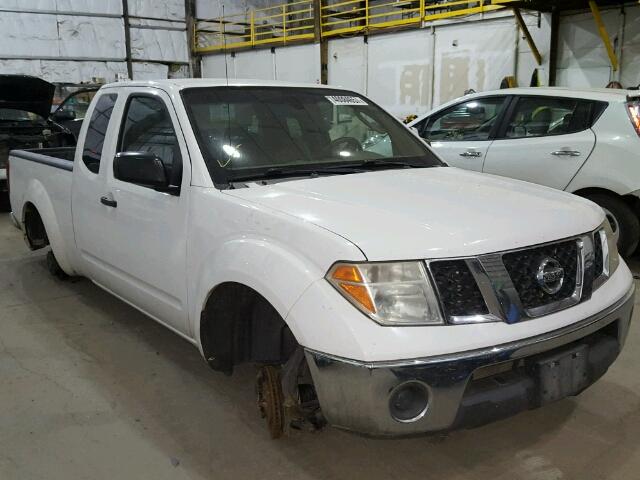 1N6AD06W58C430182 - 2008 NISSAN FRONTIER K WHITE photo 1