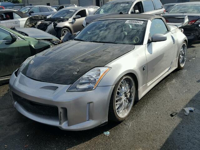 JN1AZ36A35M753116 - 2005 NISSAN 350Z ROADS SILVER photo 2