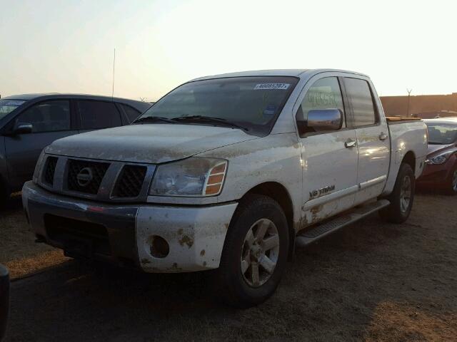 1N6BA07B95N537731 - 2005 NISSAN TITAN WHITE photo 2