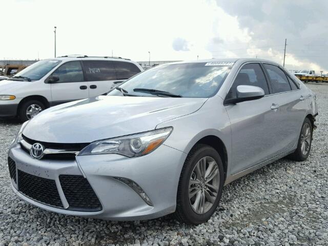 4T1BF1FK2GU599925 - 2016 TOYOTA CAMRY LE 银色 照片 2