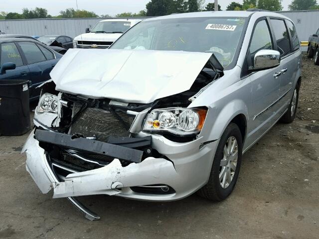 2A4RR8DG8BR783929 - 2011 CHRYSLER TOWN & COU SILVER photo 2