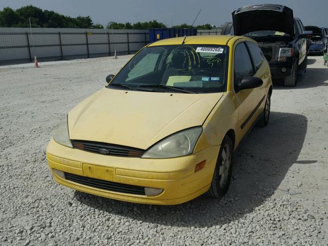 3FAFP31302R219551 - 2002 FORD FOCUS ZX3 YELLOW photo 2