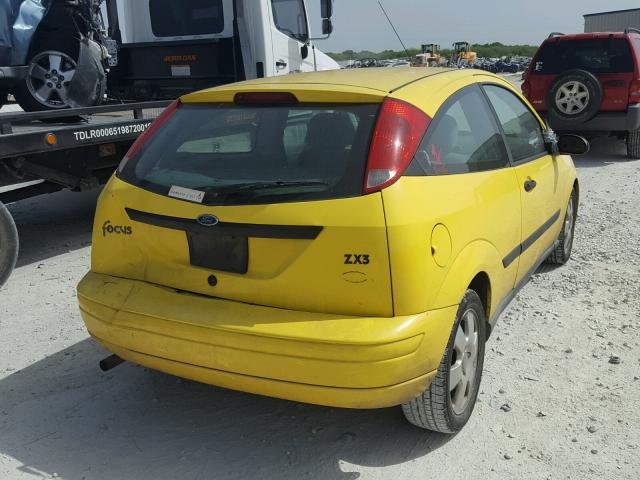 3FAFP31302R219551 - 2002 FORD FOCUS ZX3 YELLOW photo 4