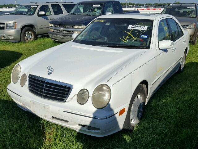 WDBJF65J2YB008817 - 2000 MERCEDES-BENZ E 320 WHITE photo 2