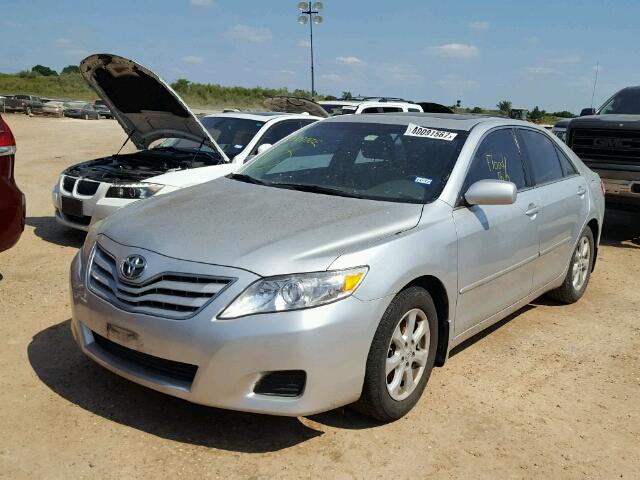 4T1BF3EKXBU638556 - 2011 TOYOTA CAMRY BASE SILVER photo 2