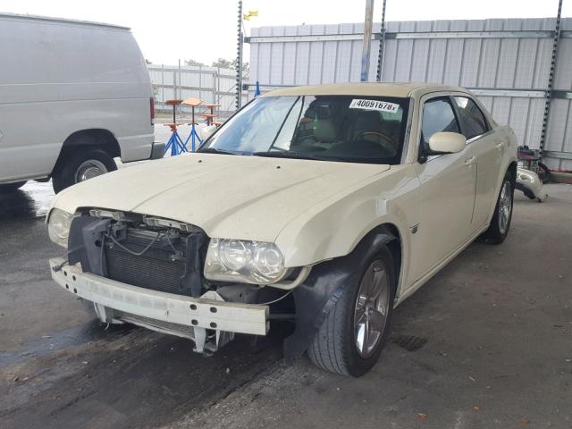 2C3AA63H15H178996 - 2005 CHRYSLER 300C WHITE photo 2