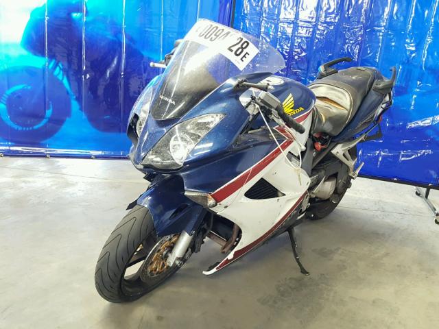 JH2RC46657M900002 - 2007 HONDA VFR800 BLUE photo 2