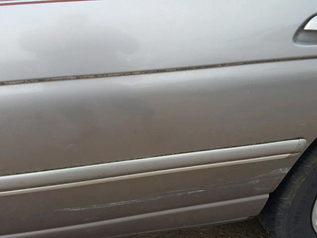 2G1WL52M1V1142988 - 1997 CHEVROLET LUMINA BAS ნაცრისფერი ფოტო 9