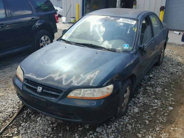 1HGCG5672YA052697 - 2000 HONDA ACCORD SE GREEN photo 2