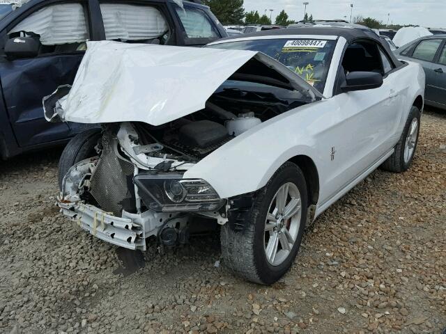 1ZVBP8EMXE5232224 - 2014 FORD MUSTANG WHITE photo 2