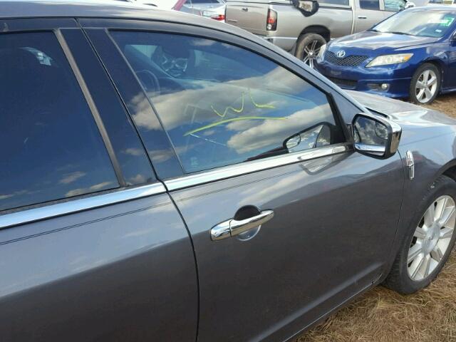 3LNHL2GC1BR770695 - 2011 LINCOLN MKZ ნაცრისფერი ფოტო 9