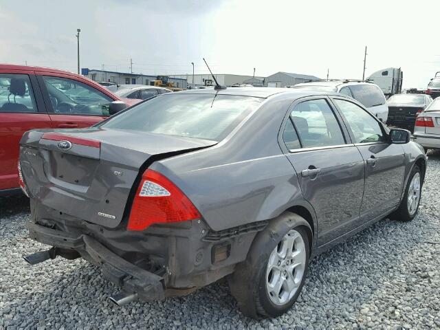 3FAHP0HGXBR115181 - 2011 FORD FUSION SE GRAY photo 4