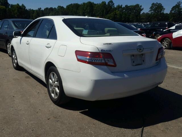 4T1BF3EK1BU653110 - 2011 TOYOTA CAMRY BASE WHITE photo 3