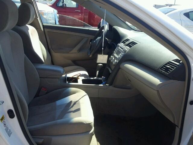 4T1BF3EK1BU653110 - 2011 TOYOTA CAMRY BASE WHITE photo 5